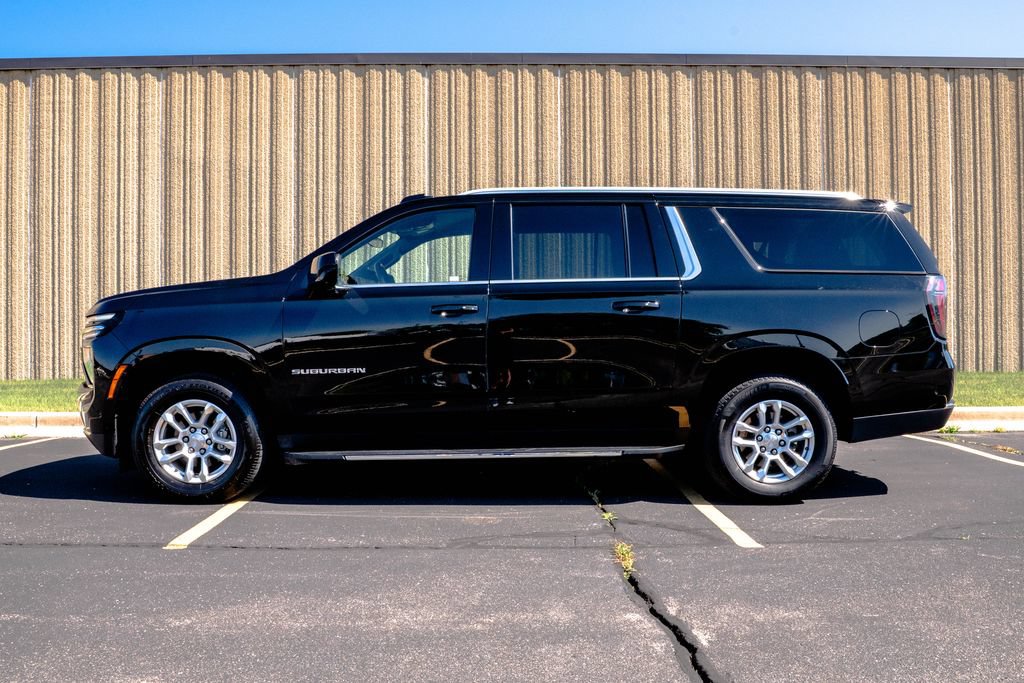 Certified 2025 Chevrolet Suburban LT AWD/4WD image 11