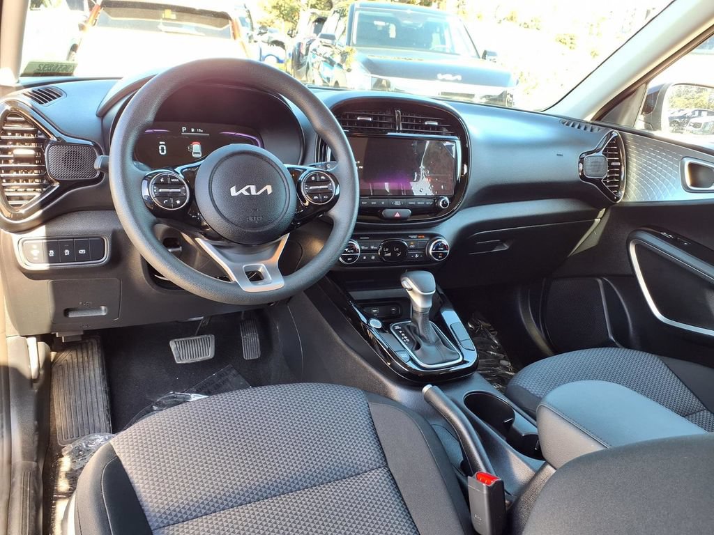 Certified 2025 Kia Soul S FWD image 12