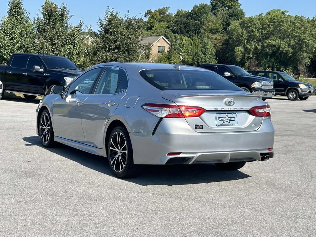 Used 2020 Toyota Camry SE FWD image 5