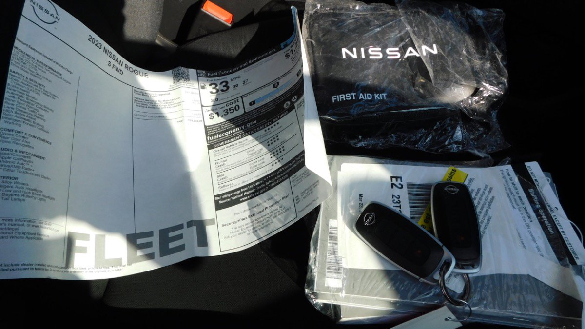 Used 2023 Nissan Rogue S image 32