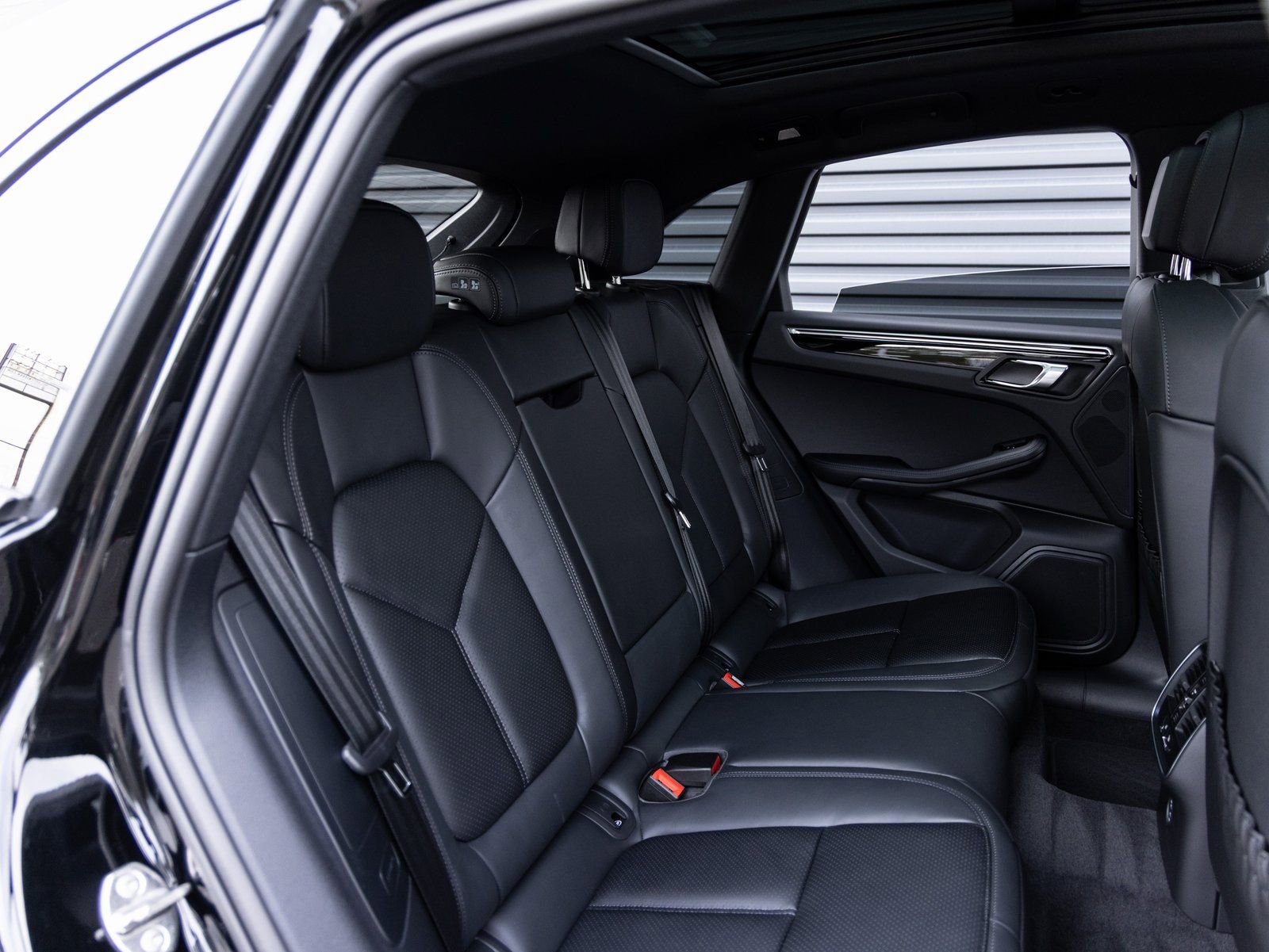 Certified 2026 Porsche Macan image 30