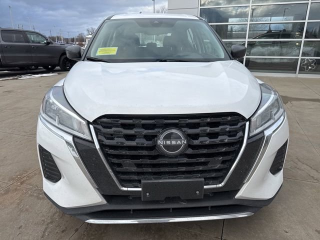 Used 2022 Nissan Kicks S image 2