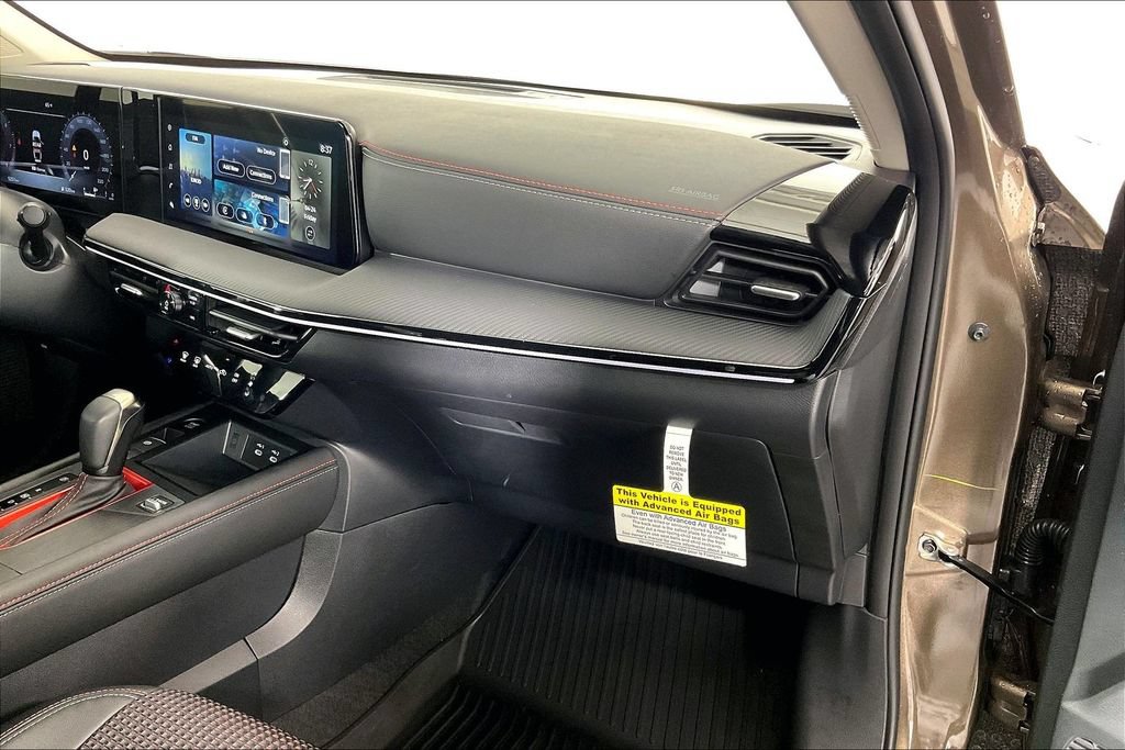 Certified 2025 Nissan Kicks SR FWD image 18