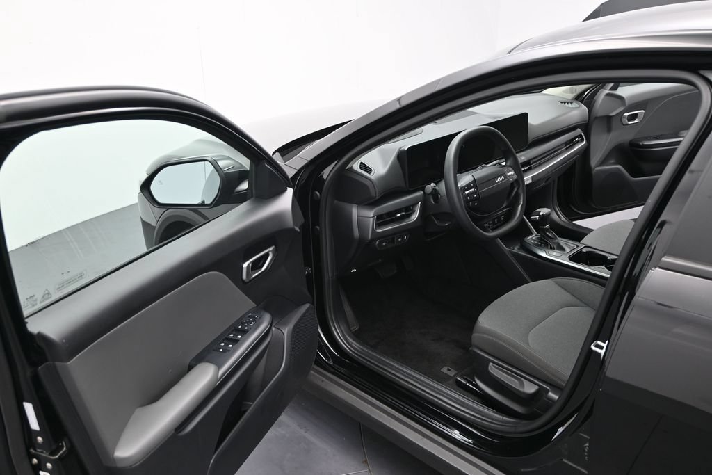 Used 2025 Kia K4 FWD image 12