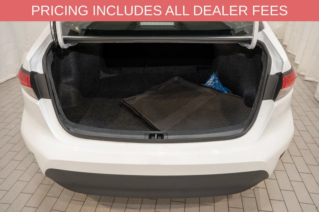 Used 2025 Toyota Corolla LE FWD image 5