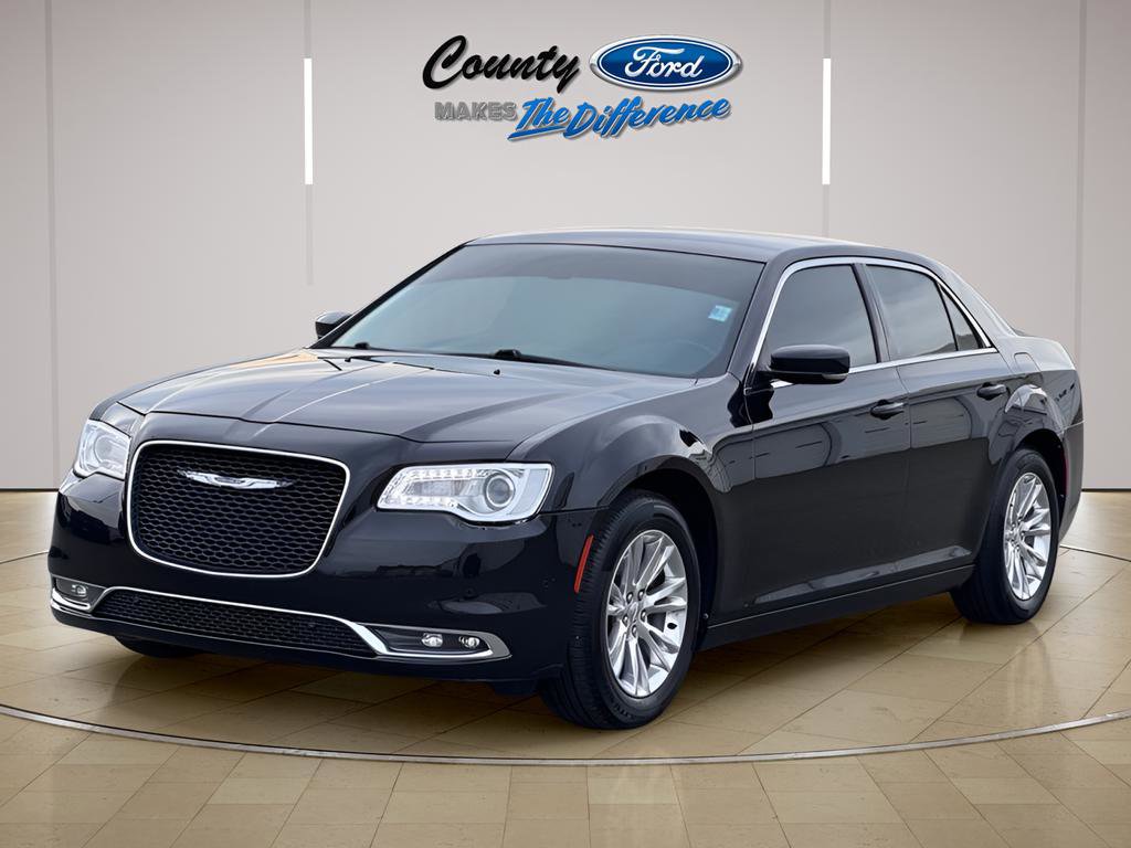 Used 2021 Chrysler 300 Touring L image 2