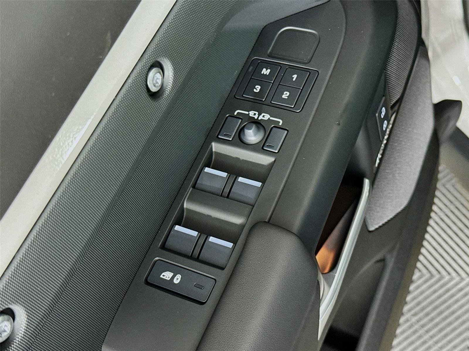 New 2026 Land Rover Defender 110 X-Dynamic SE AWD/4WD image 20
