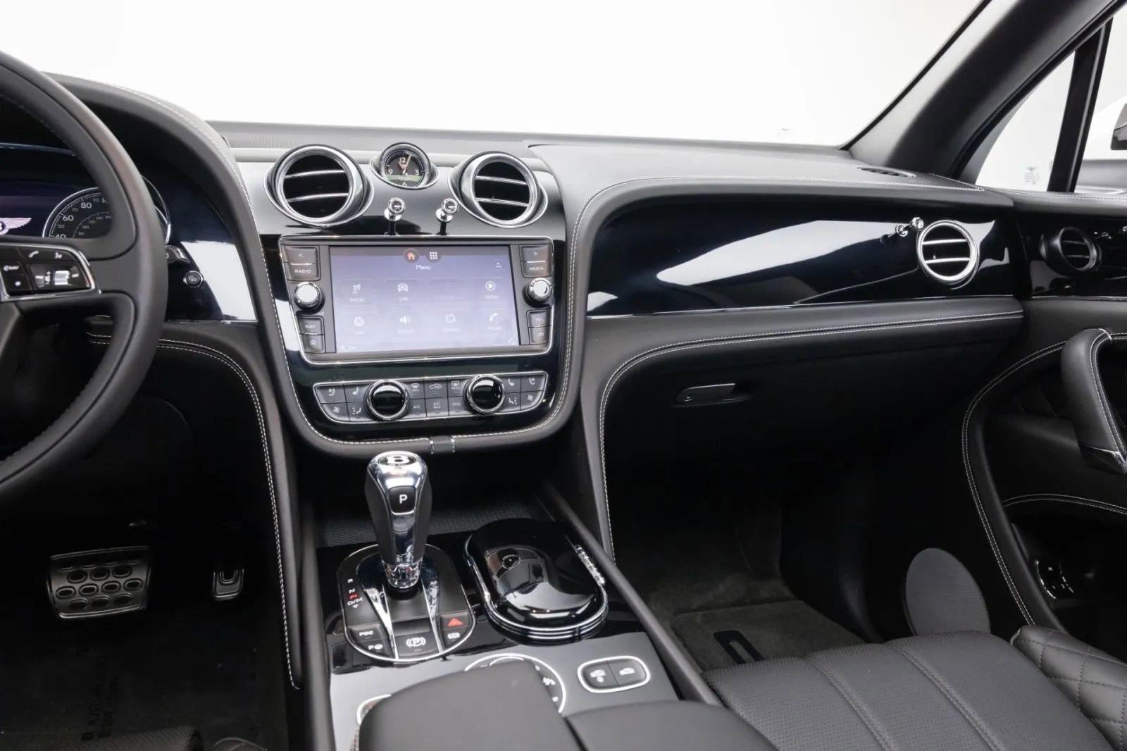 Used 2017 Bentley Bentayga AWD/4WD image 14