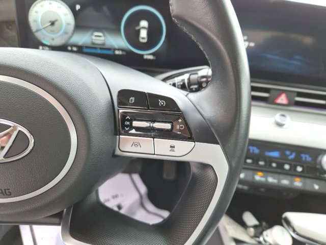 Used 2023 Hyundai Elantra Limited image 19