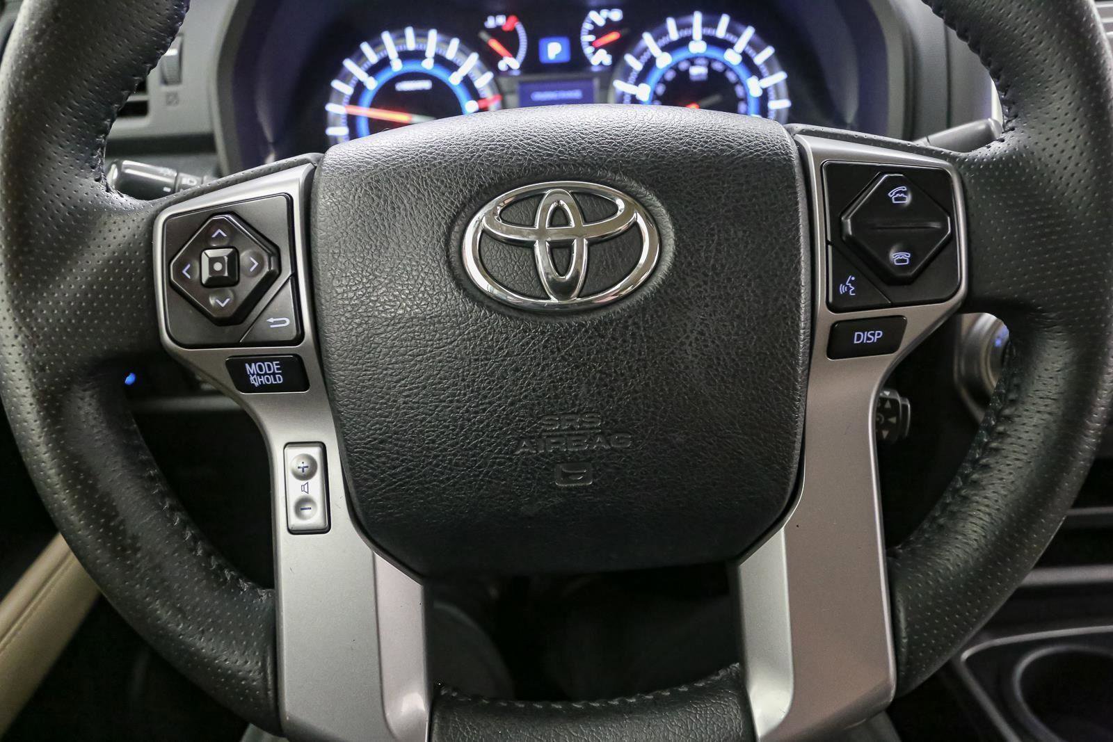 Used 2017 Toyota 4Runner SR5 AWD/4WD image 31