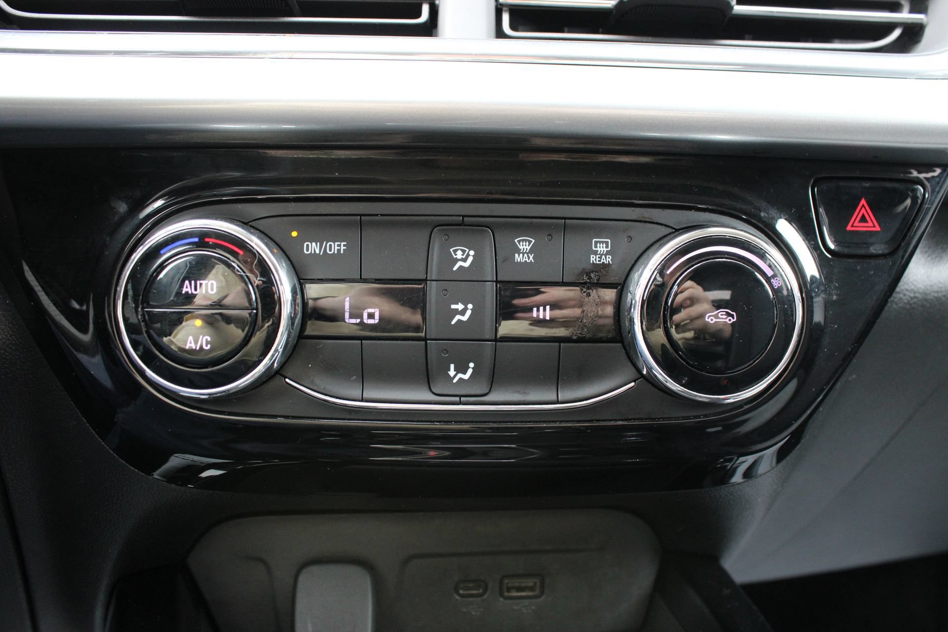 Used 2025 Chevrolet Trax LT FWD image 40