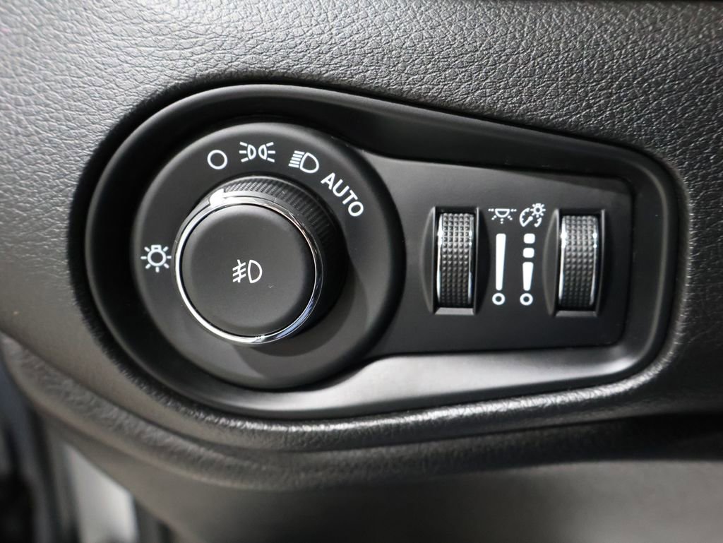 Used 2015 Jeep Renegade Trailhawk image 32