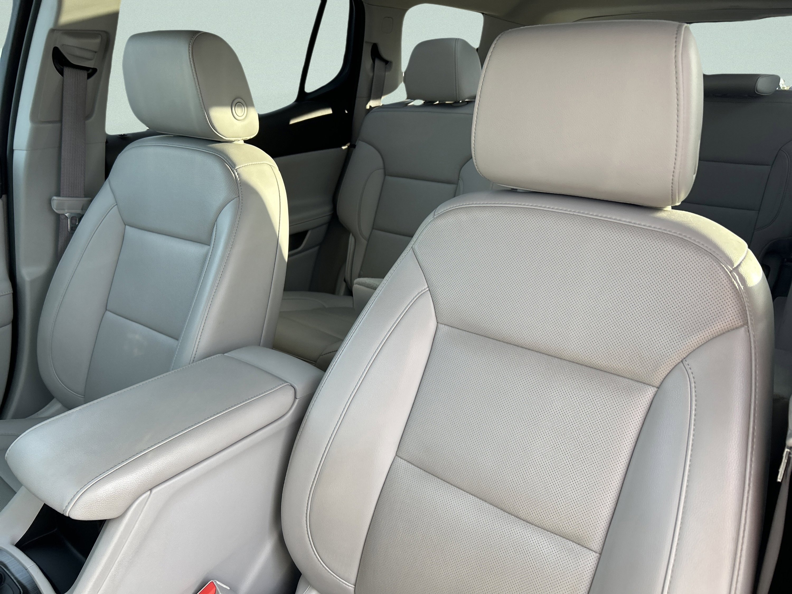 Used 2023 GMC Acadia SLT image 9