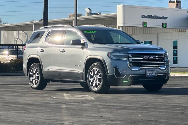 Used 2023 GMC Acadia SLT image 2