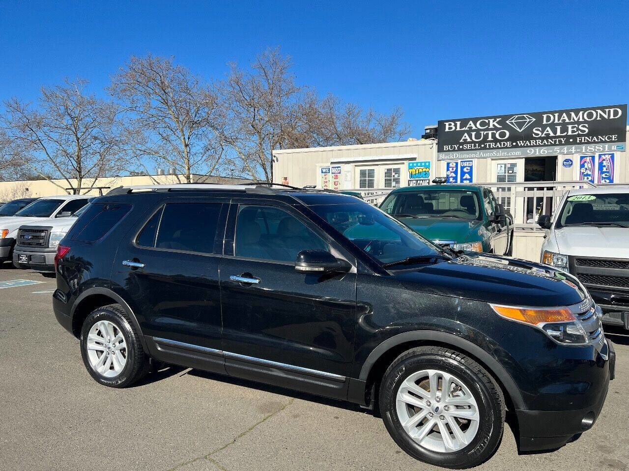 Used 2013 Ford Explorer XLT image 2