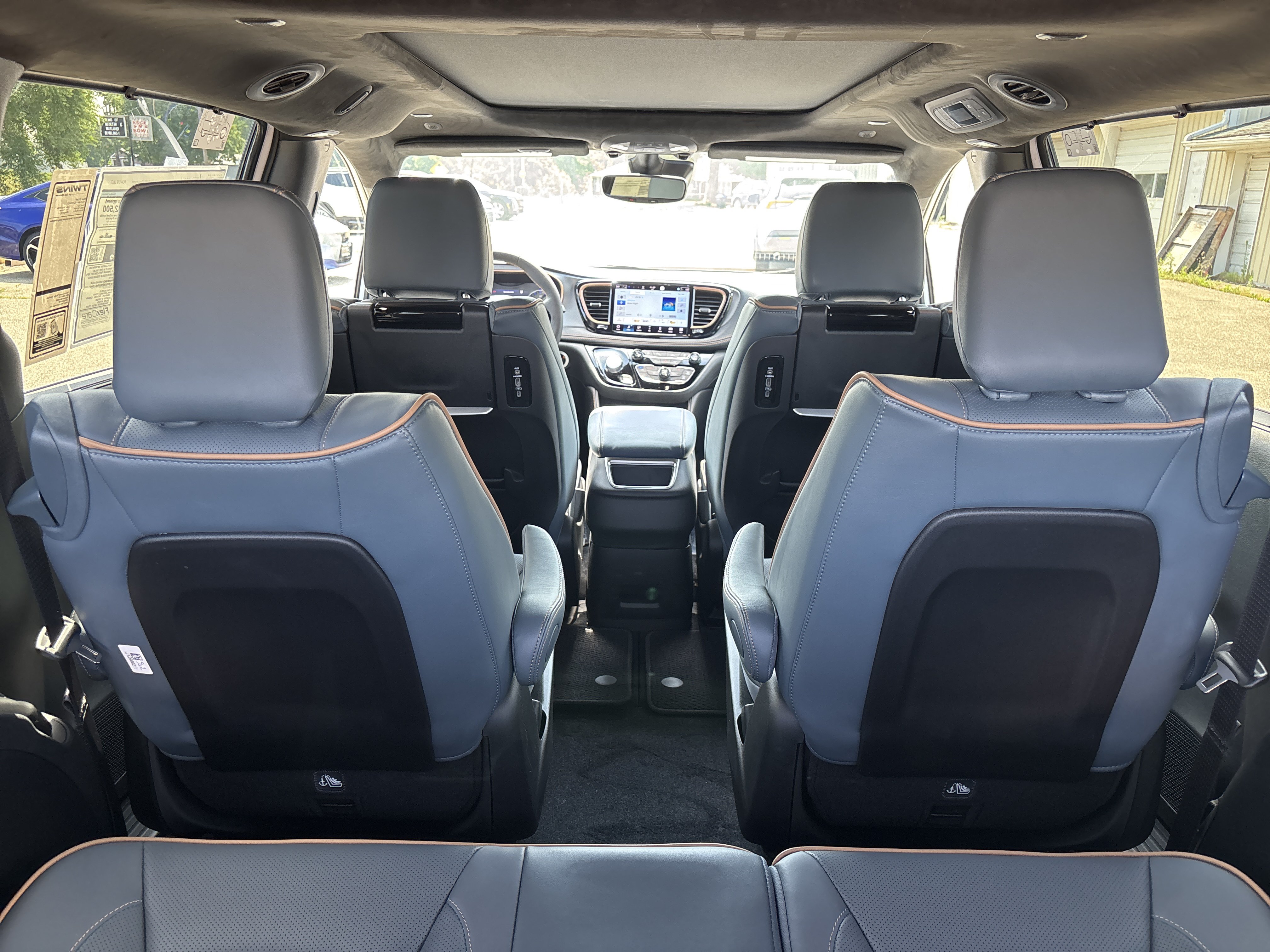 New 2027 Chrysler Pacifica Pinnacle FWD image 9