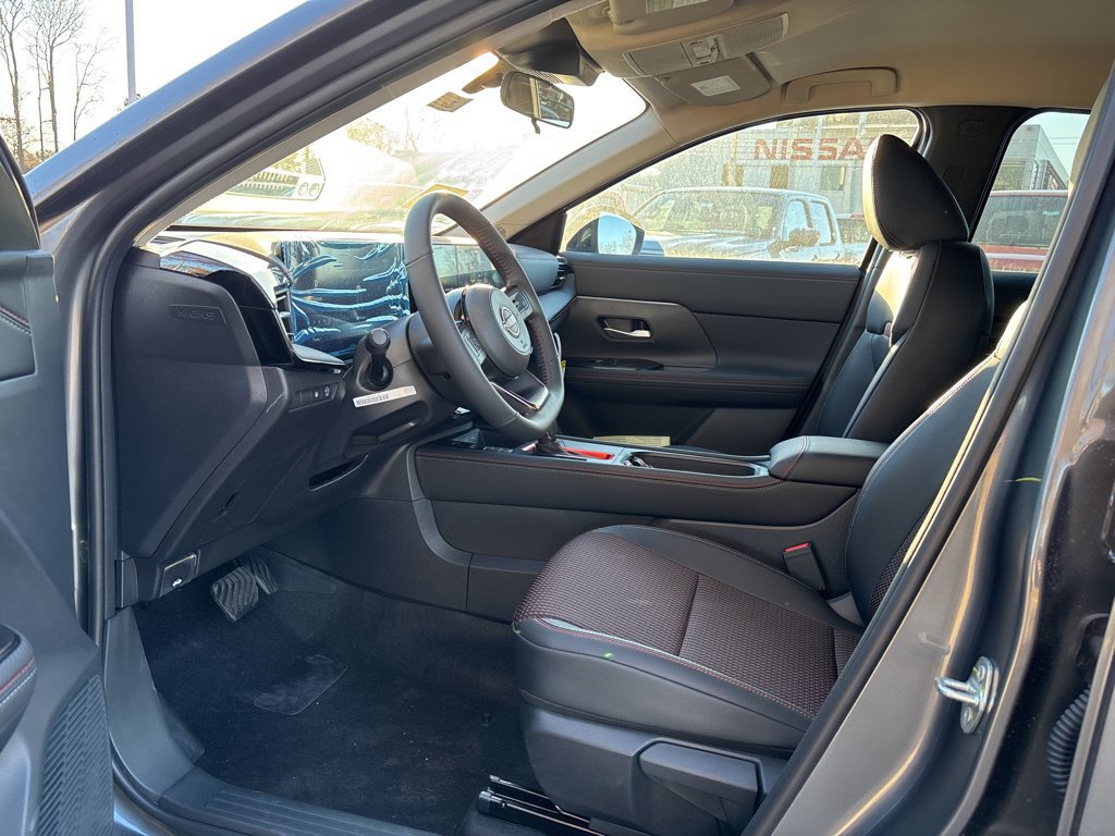 New 2026 Nissan Kicks SR w/ Cold Weather Package FWD image 14