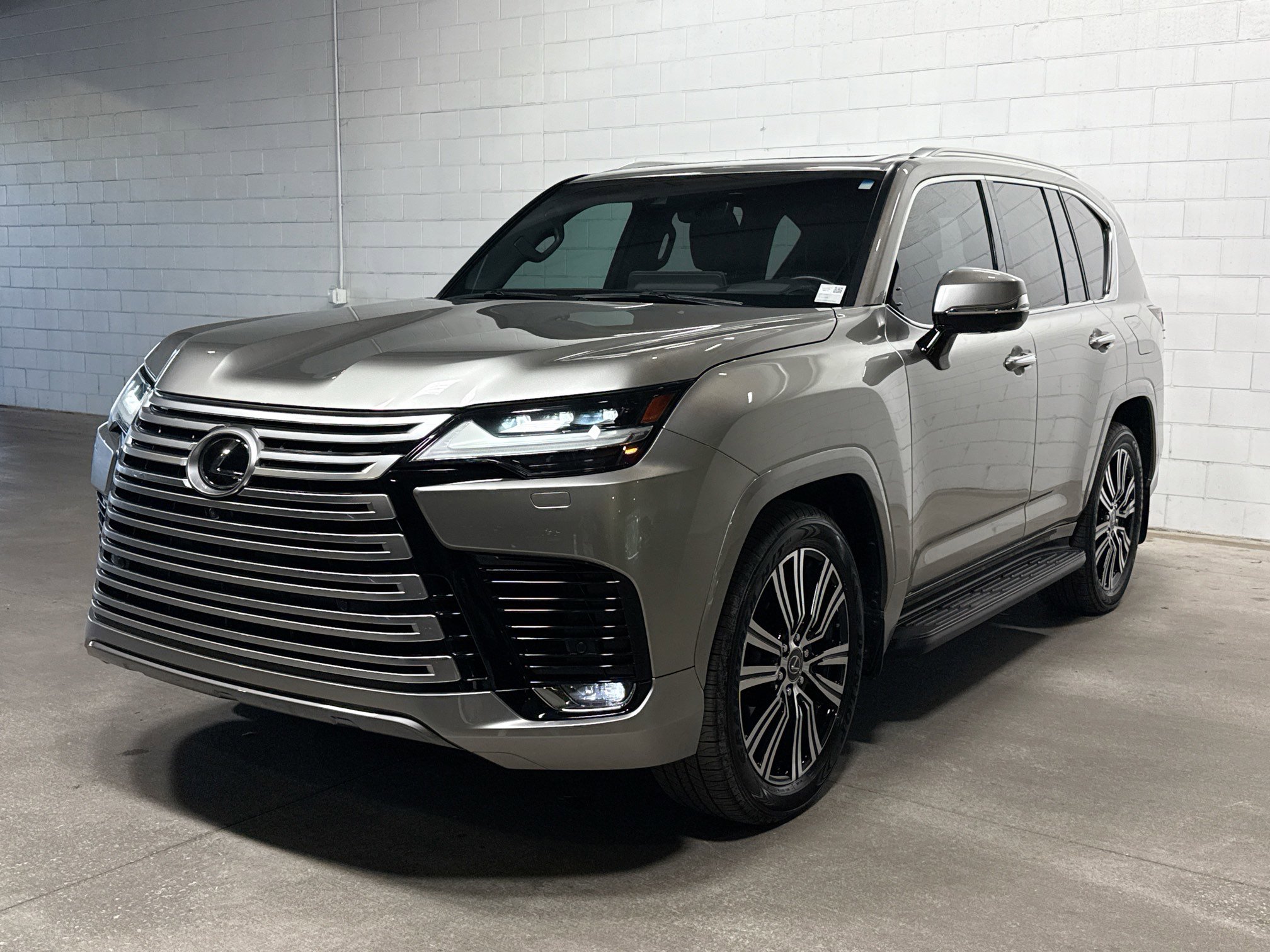 Used 2022 Lexus LX 600 4WD w/ Accessory Package (Z1)