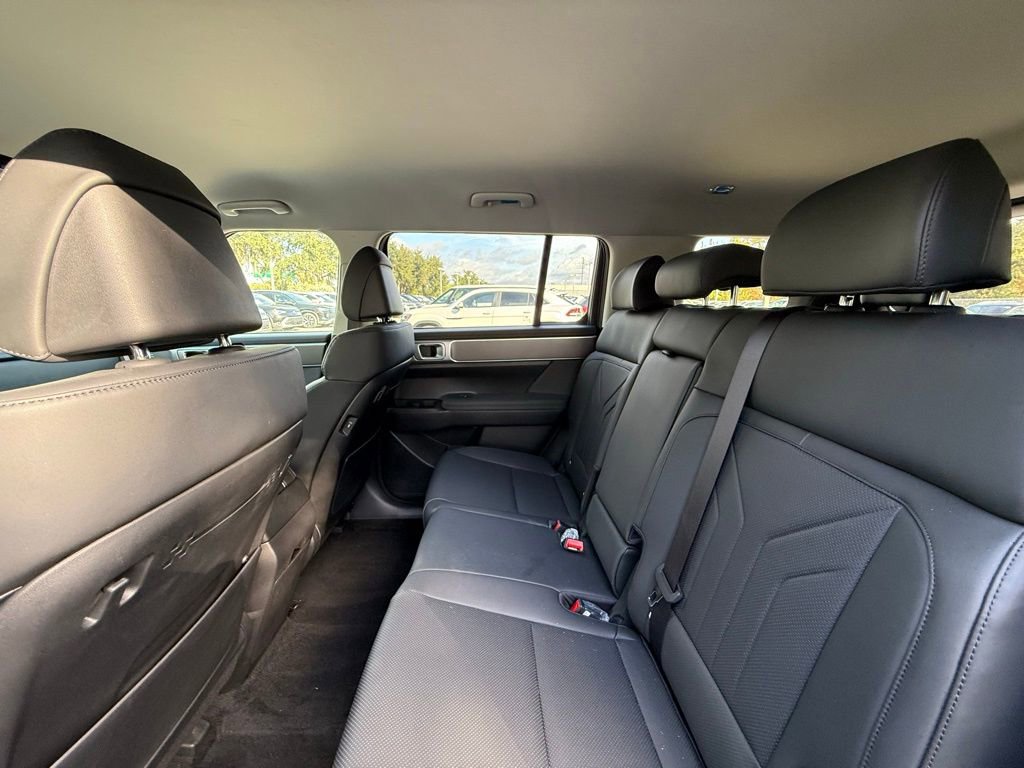 Used 2025 Hyundai Santa Fe SEL image 16