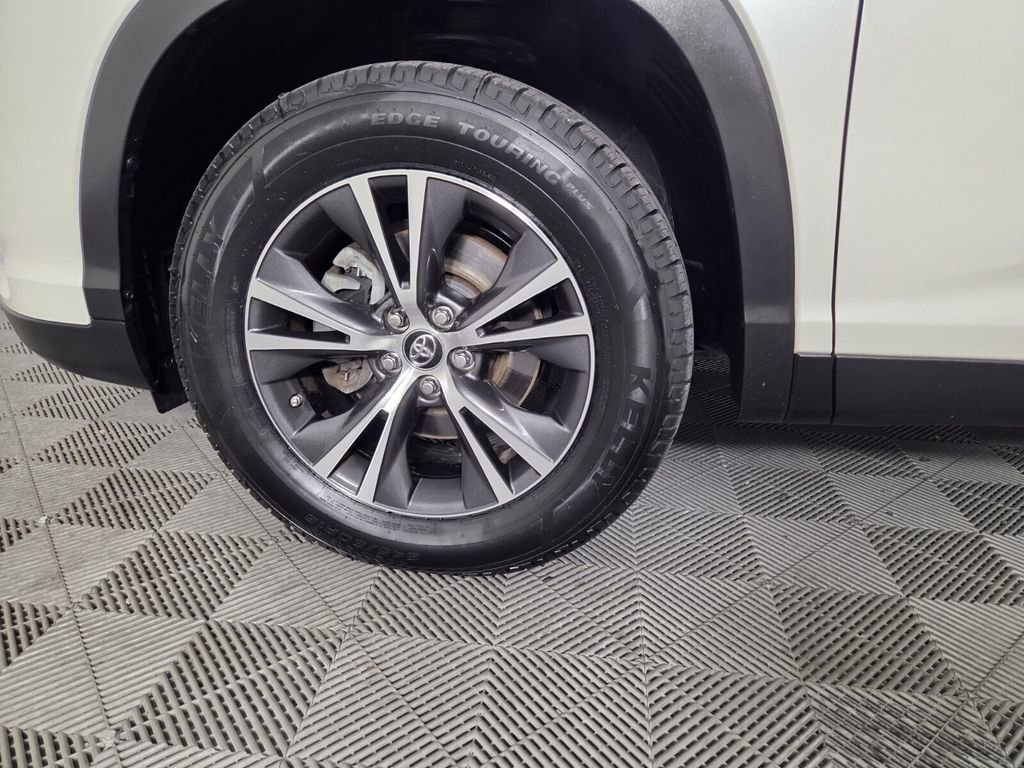 Used 2019 Toyota Highlander LE image 10