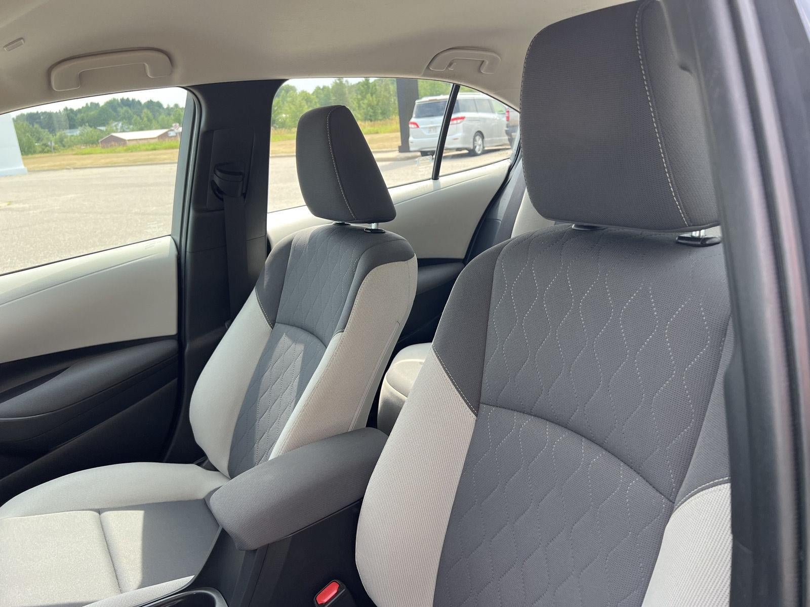 Used 2024 Toyota Corolla LE FWD image 2