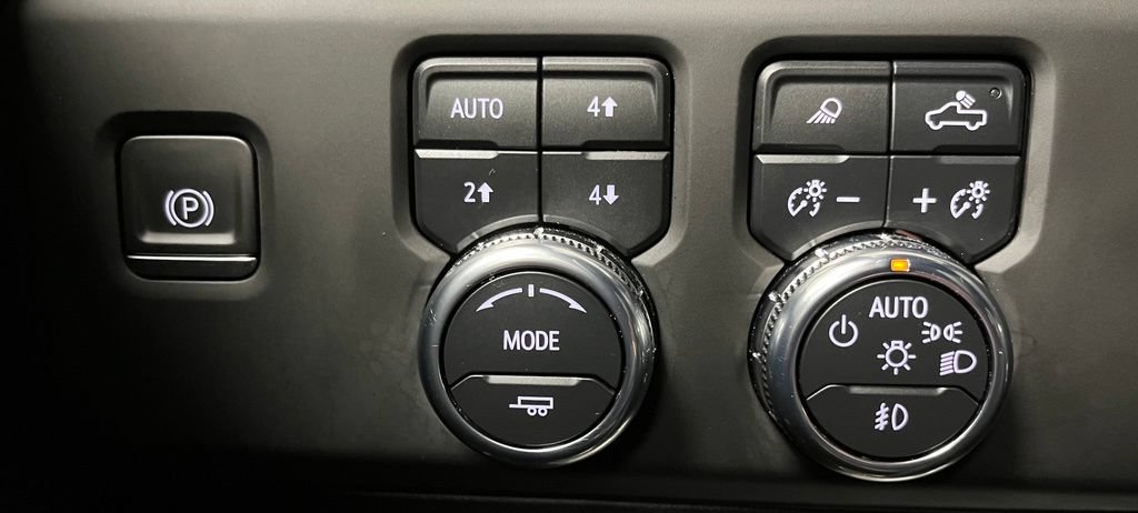 Used 2024 GMC Sierra 3500 AT4 w/ Technology Package AWD/4WD image 29