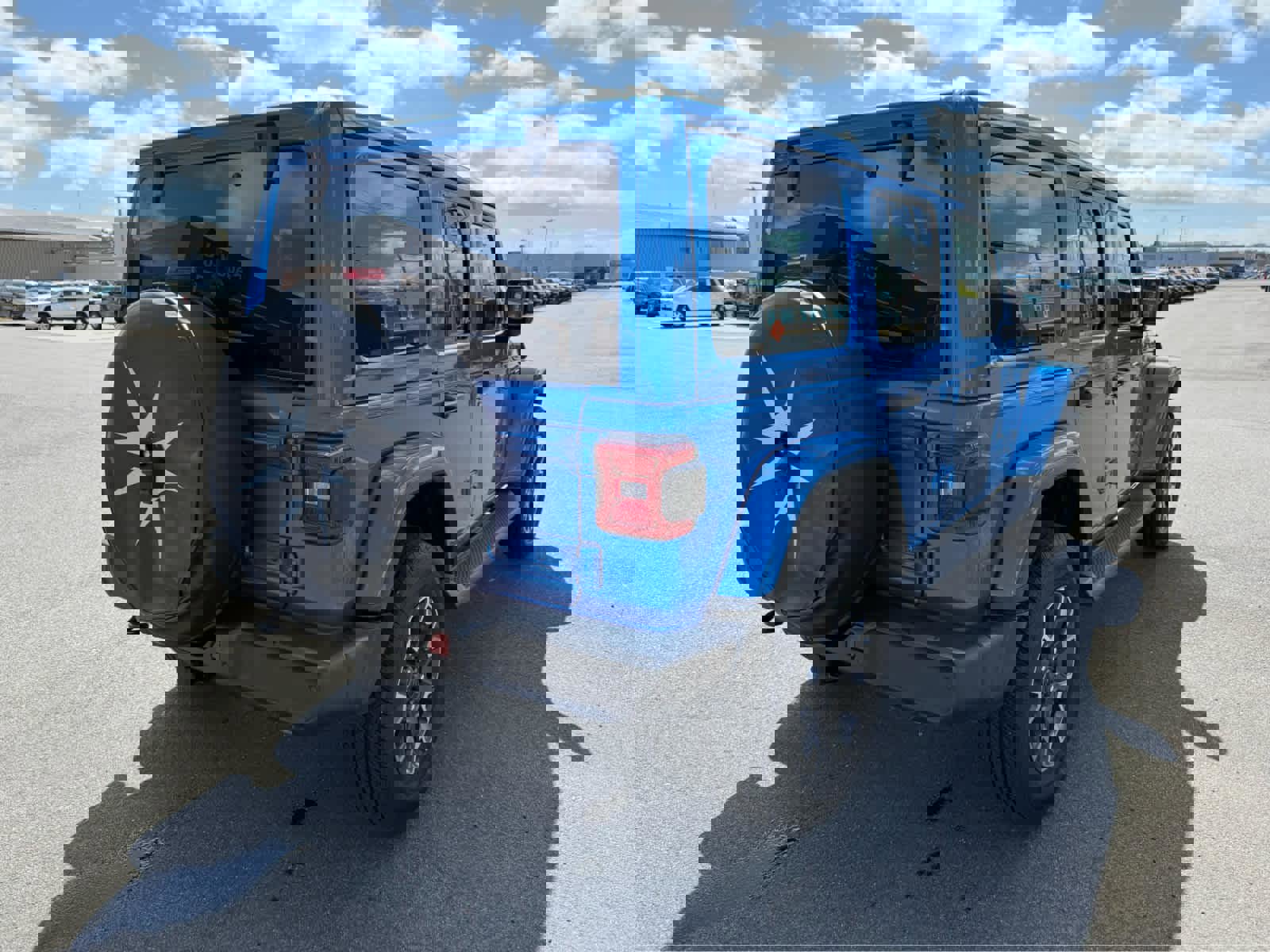 Used 2025 Jeep Wrangler Sahara w/ Safety Group image 13