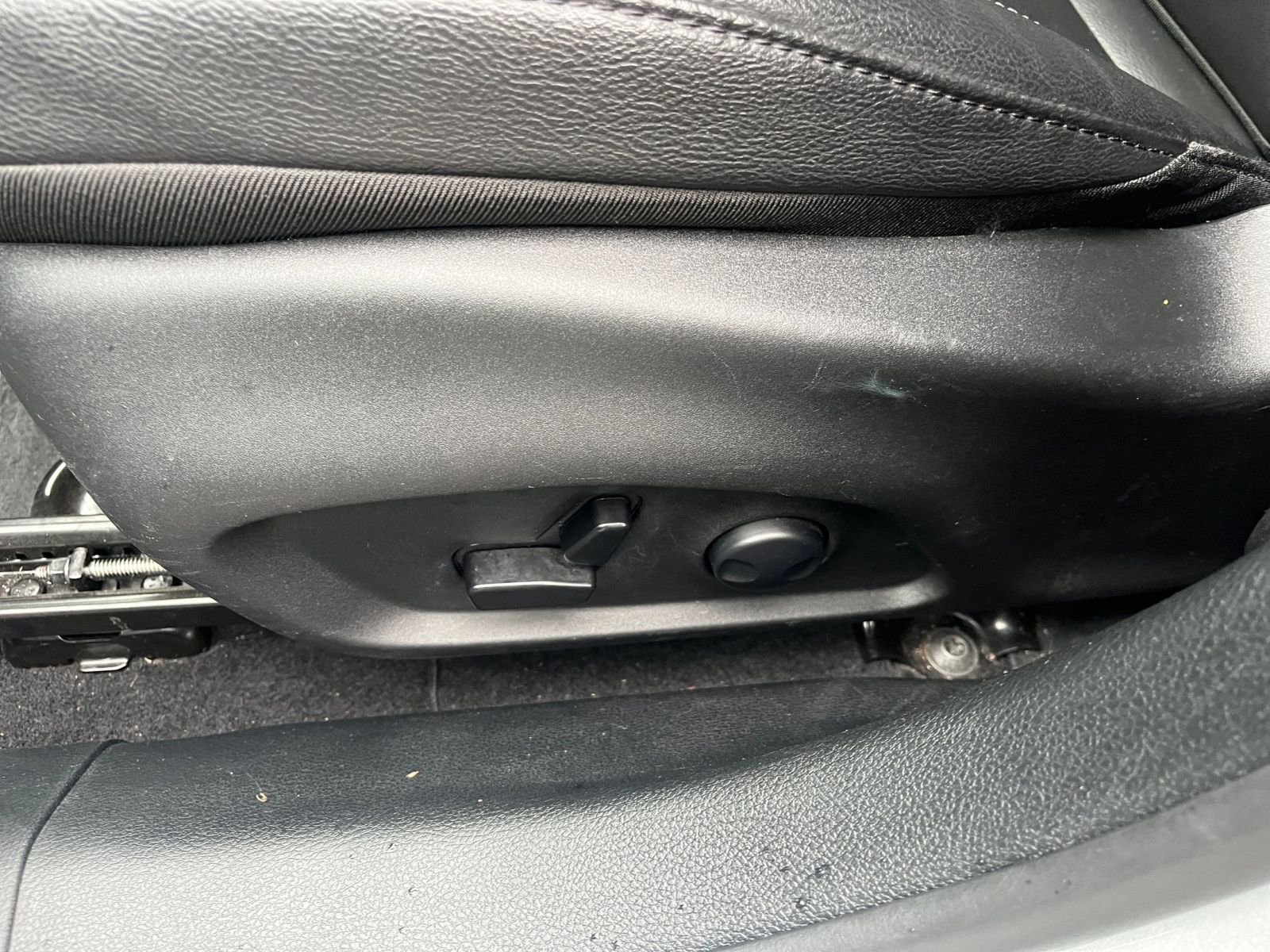 Used 2025 Jeep Compass Limited image 22