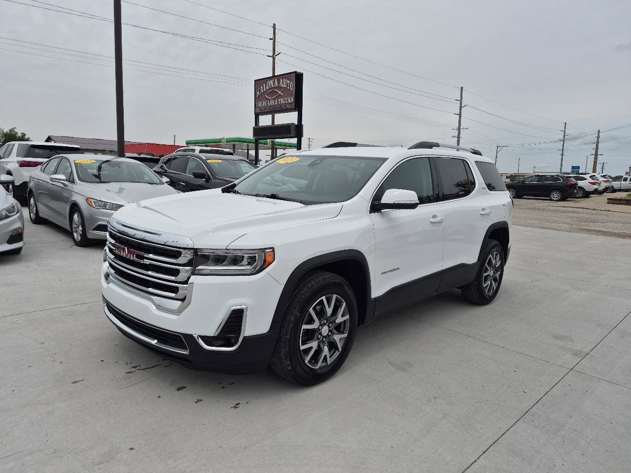 Used 2023 GMC Acadia SLT w/ Preferred Package AWD/4WD image 2