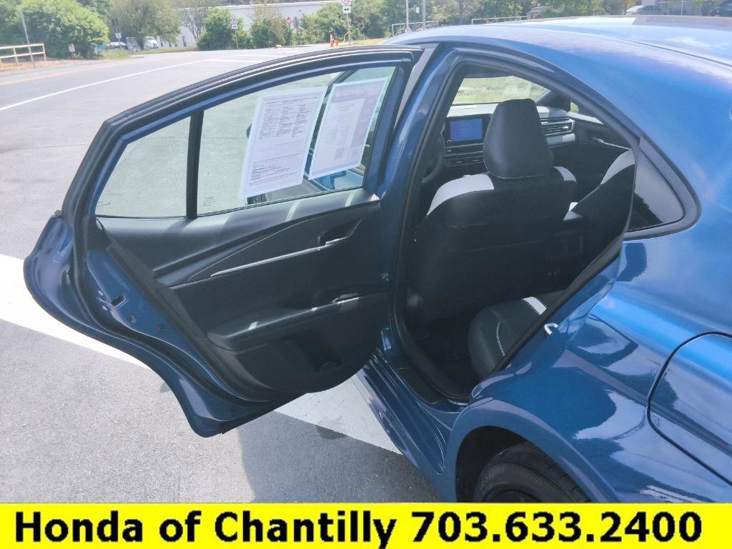 Used 2026 Toyota Camry SE FWD image 32
