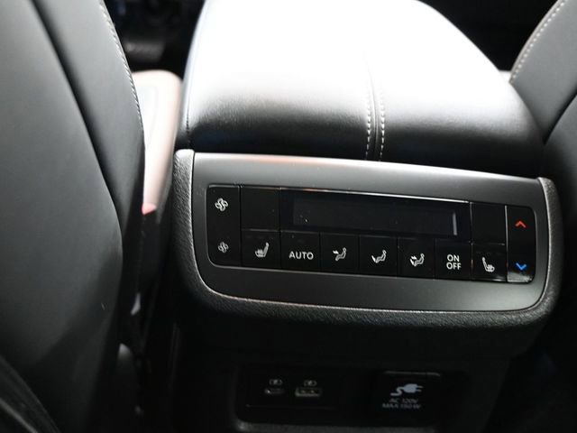 Used 2025 Nissan Pathfinder Platinum image 28