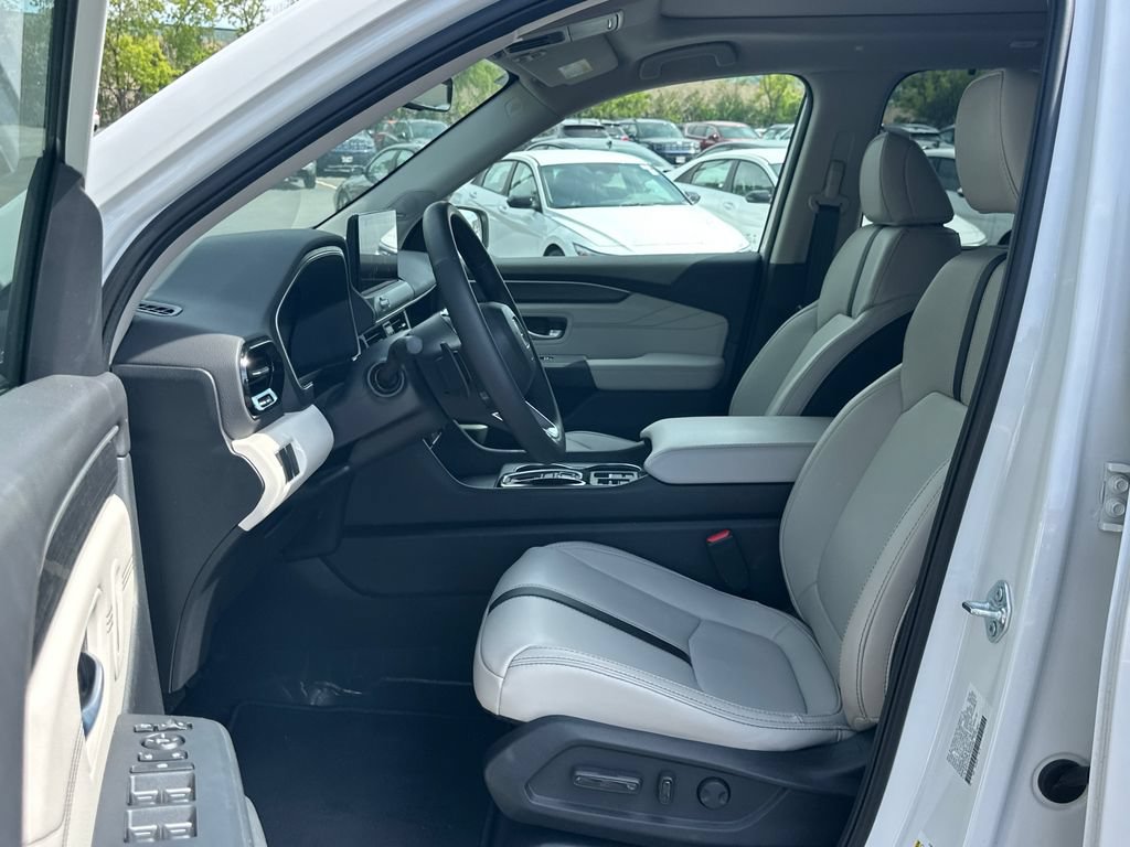 New 2026 Honda Pilot Touring image 9