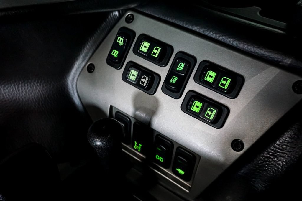 Used 2006 HUMMER H1 4-Door Wagon AWD/4WD image 25