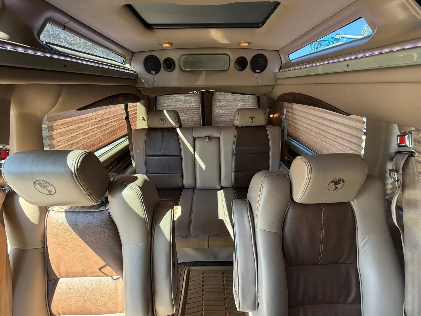 Used 2015 Chevrolet Express 2500 RWD image 36