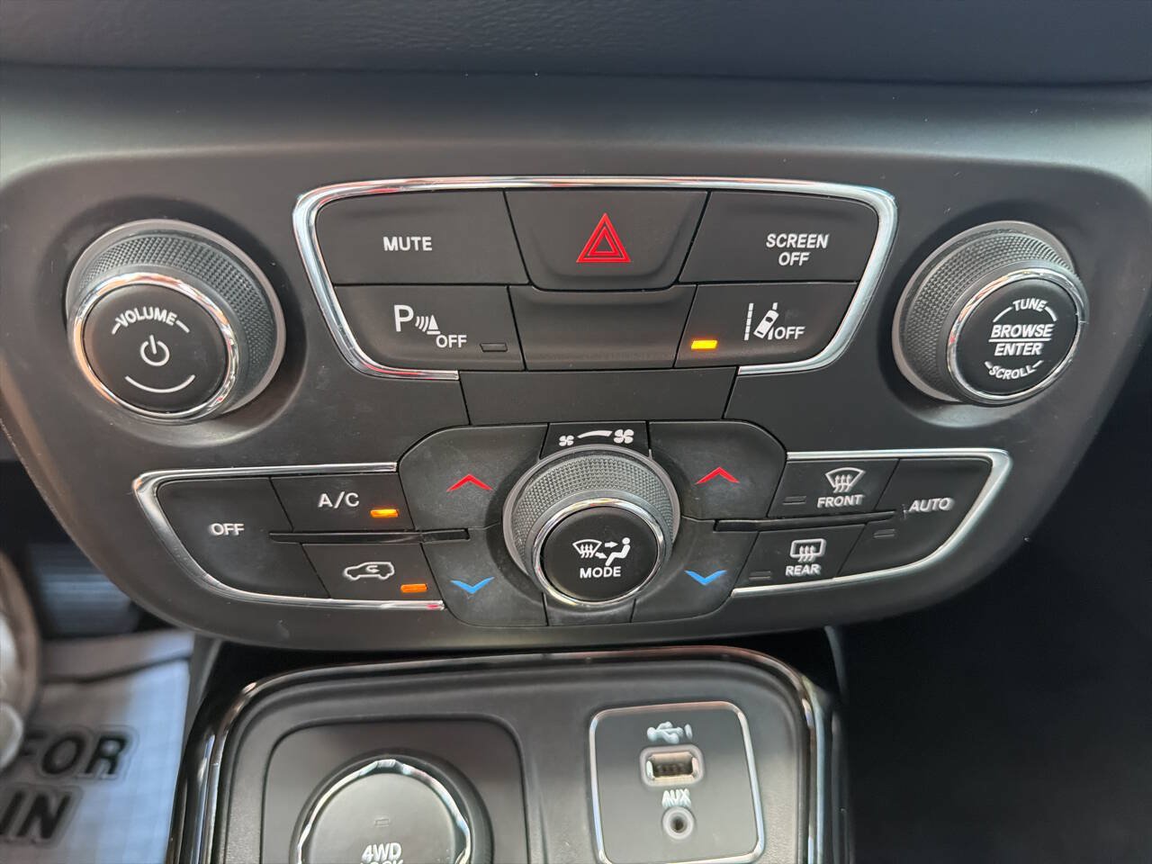 Used 2021 Jeep Compass Limited w/ Sun and Sound Group AWD/4WD image 32