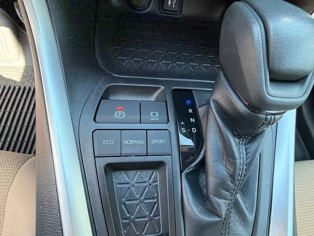Used 2019 Toyota RAV4 LE FWD image 40