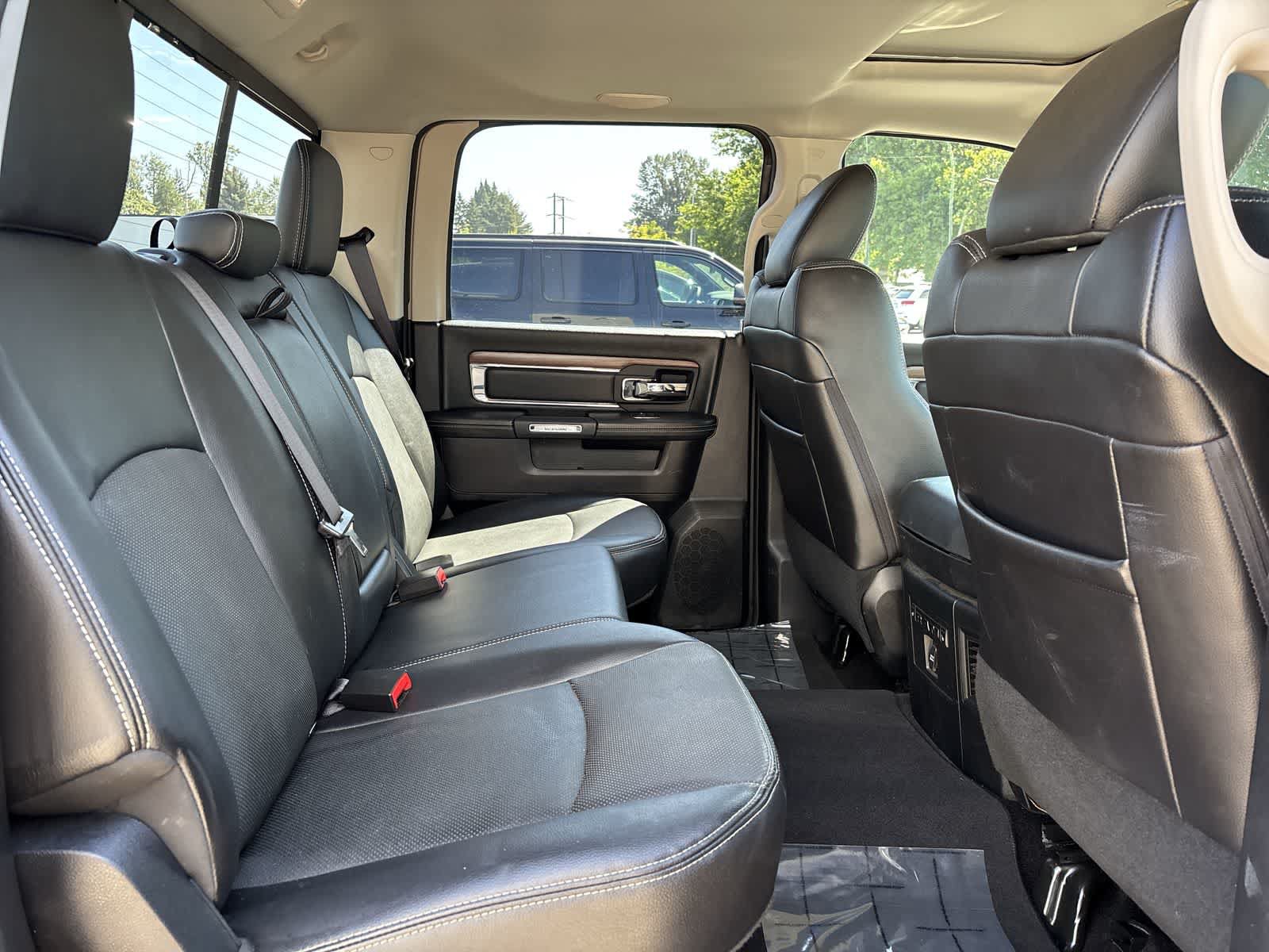 Used 2016 RAM 1500 Laramie w/ Convenience Group AWD/4WD image 8