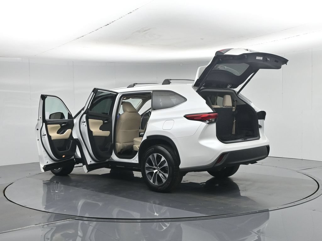 Used 2023 Toyota Highlander XLE FWD image 37