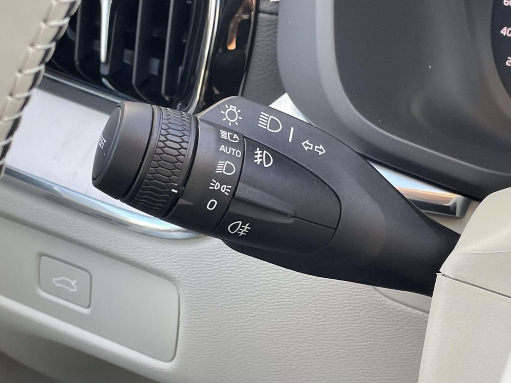 New 2026 Volvo XC60 B5 Ultra w/ Protection Package Premier image 12