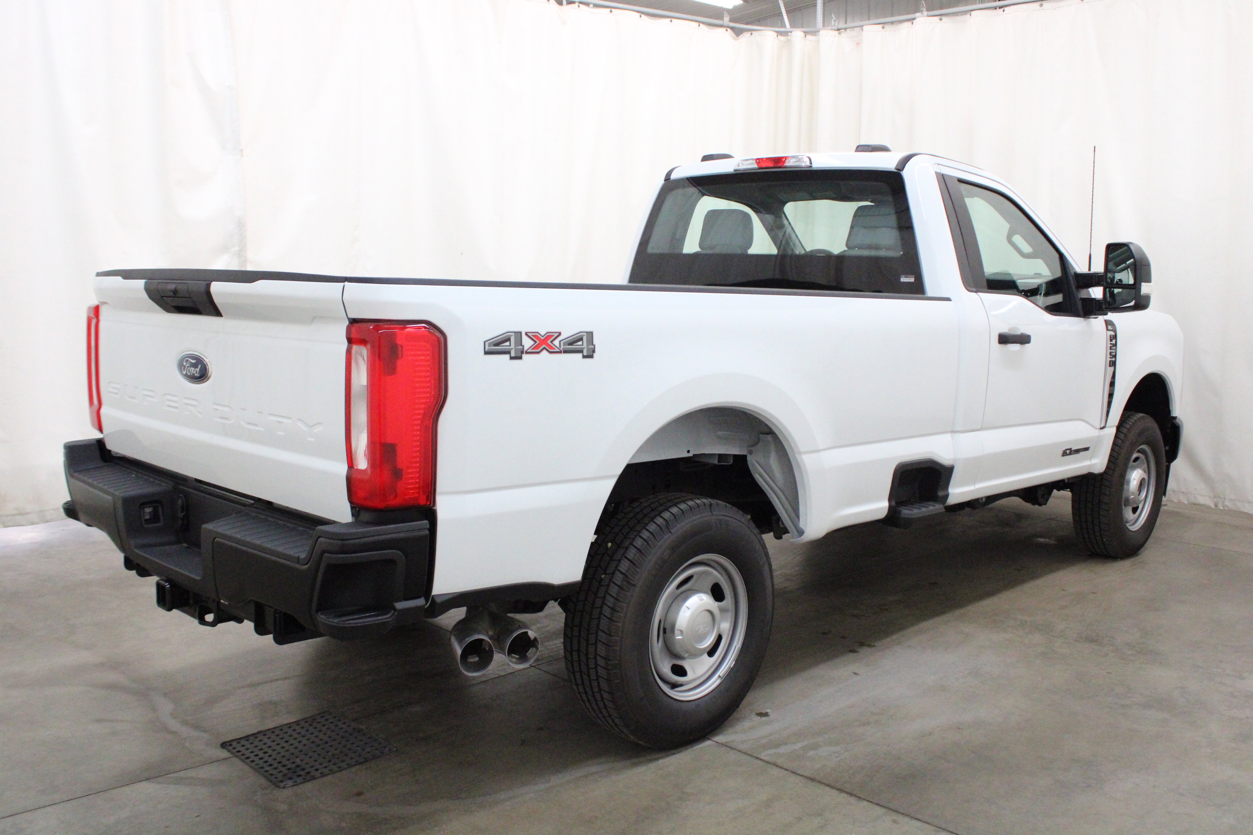 Used 2025 Ford F250 XLT w/ F-250 >10K GVWR Package image 9