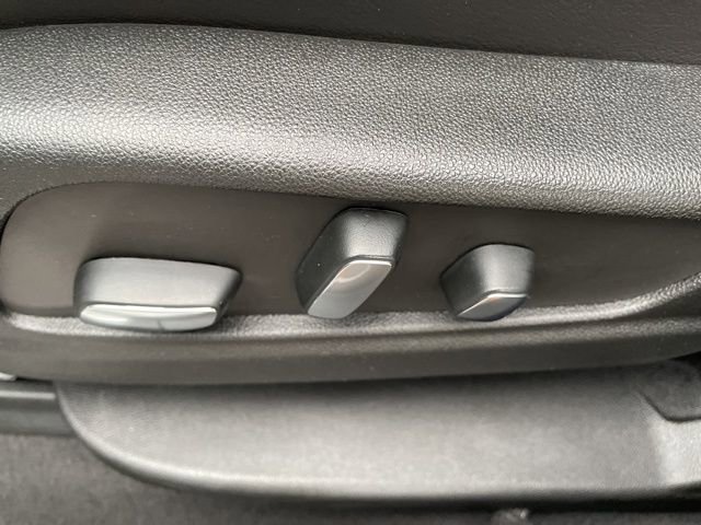 Used 2025 Cadillac XT5 Premium Luxury image 17