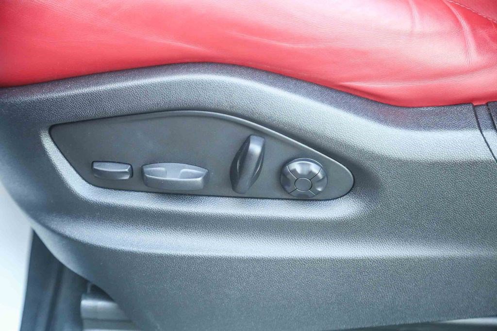 Used 2023 Porsche Cayenne Platinum Edition image 23