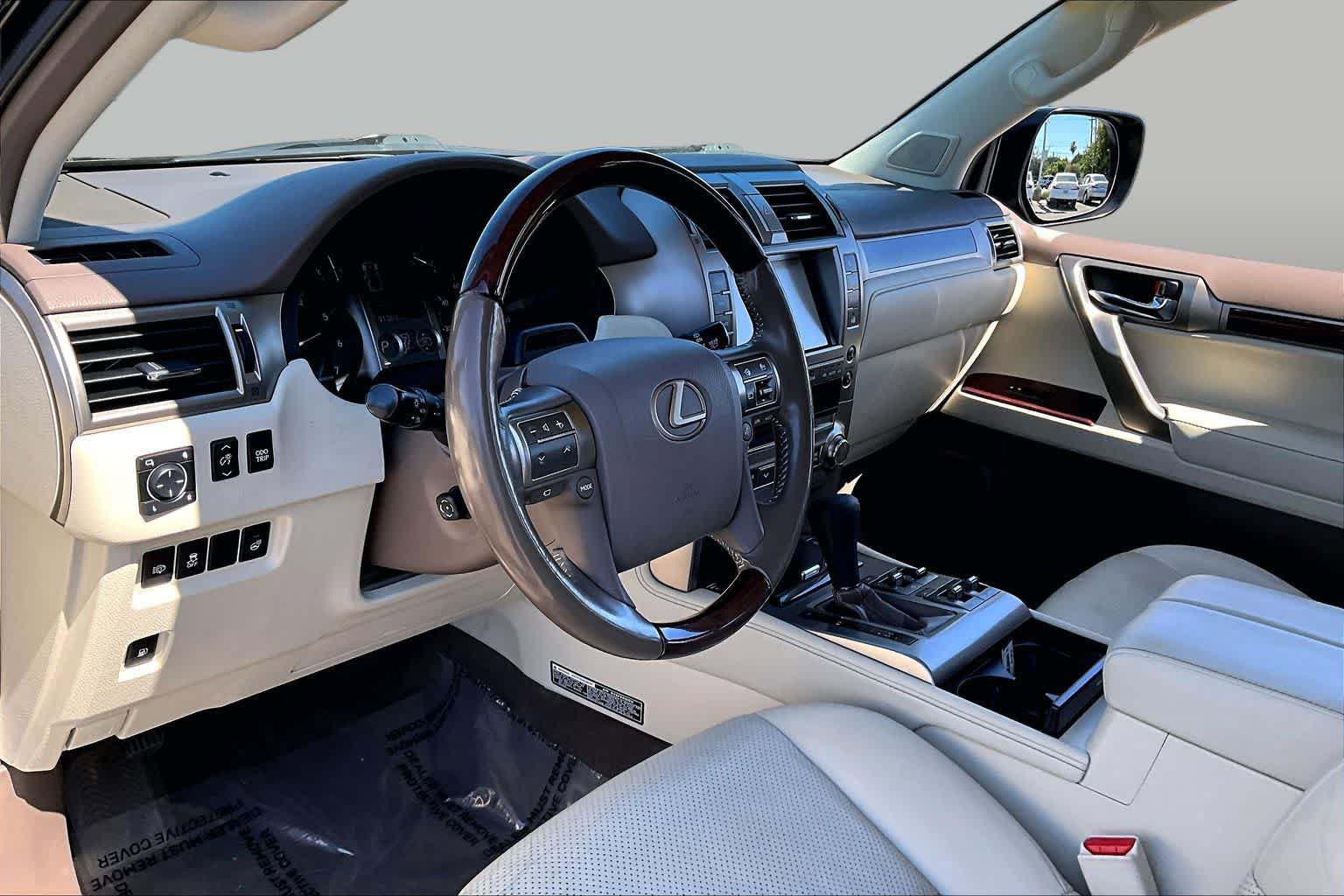 Used 2017 Lexus GX 460 Luxury AWD/4WD image 17