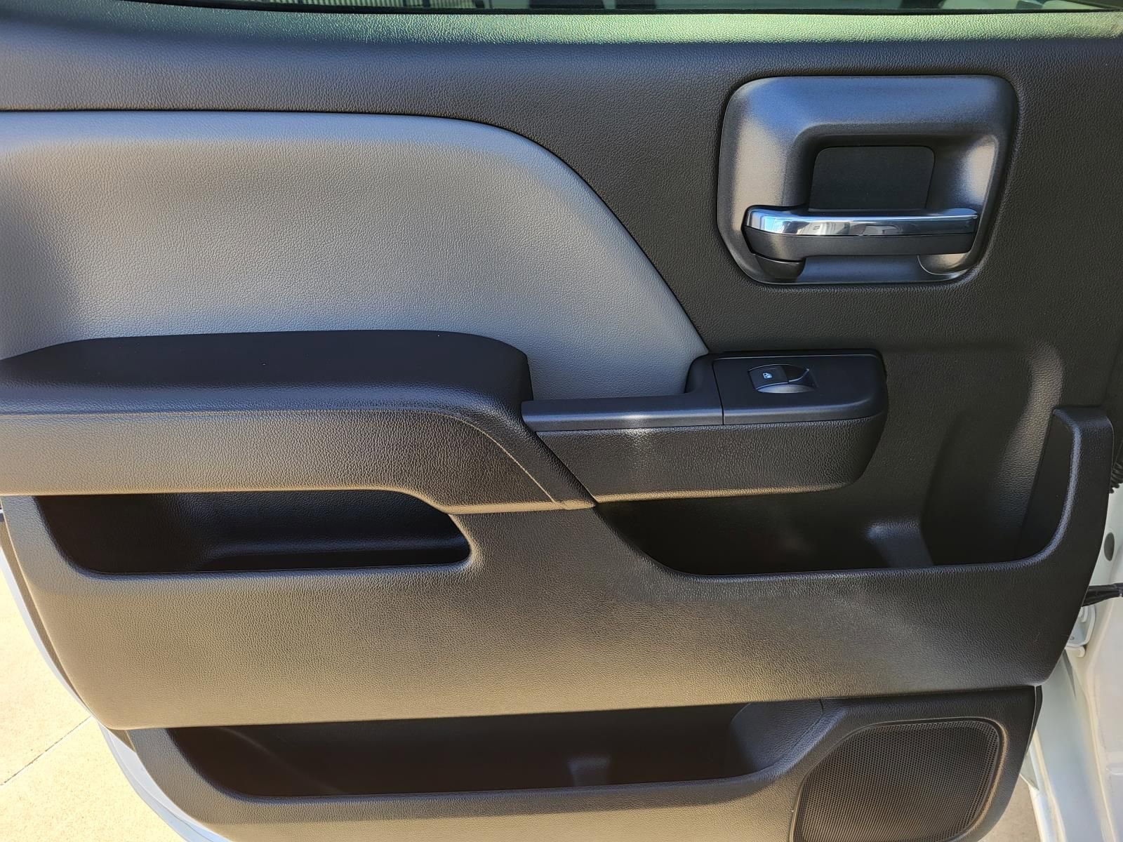 Used 2018 Chevrolet Silverado 1500 Custom w/ Custom Value Package image 17