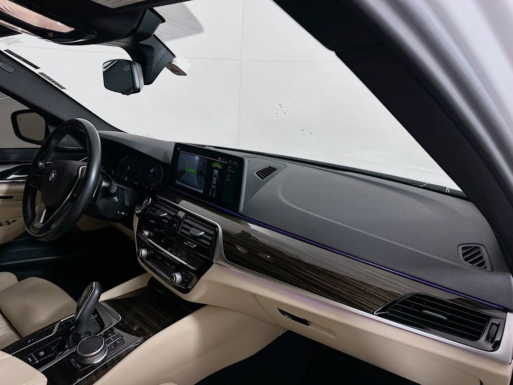 Used 2021 BMW 530i xDrive w/ Premium Package image 29