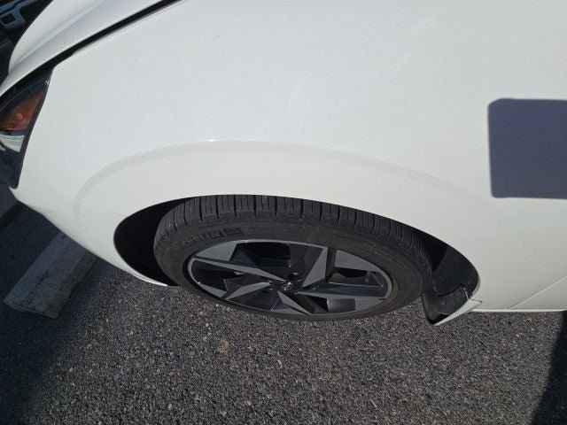 Used 2023 Hyundai Elantra Limited w/ Cargo Package FWD image 16