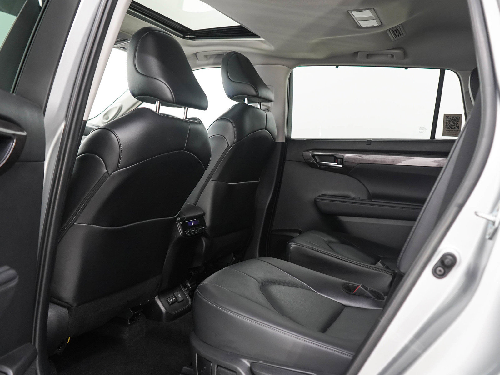 Used 2024 Toyota Highlander Limited AWD/4WD image 19