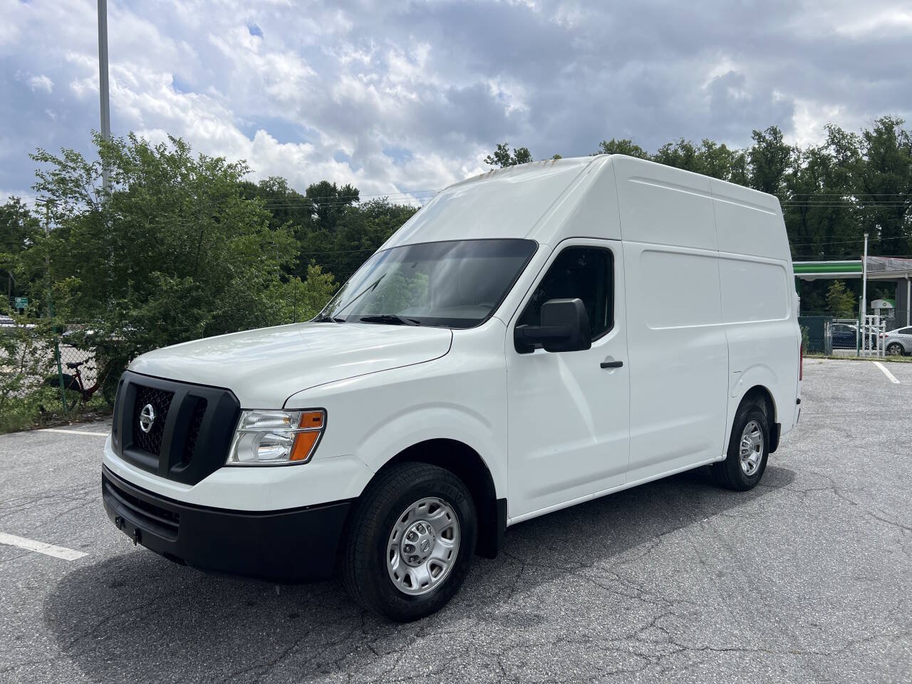 Used 2017 Nissan NV 2500 SV w/ Technology Package RWD image 2