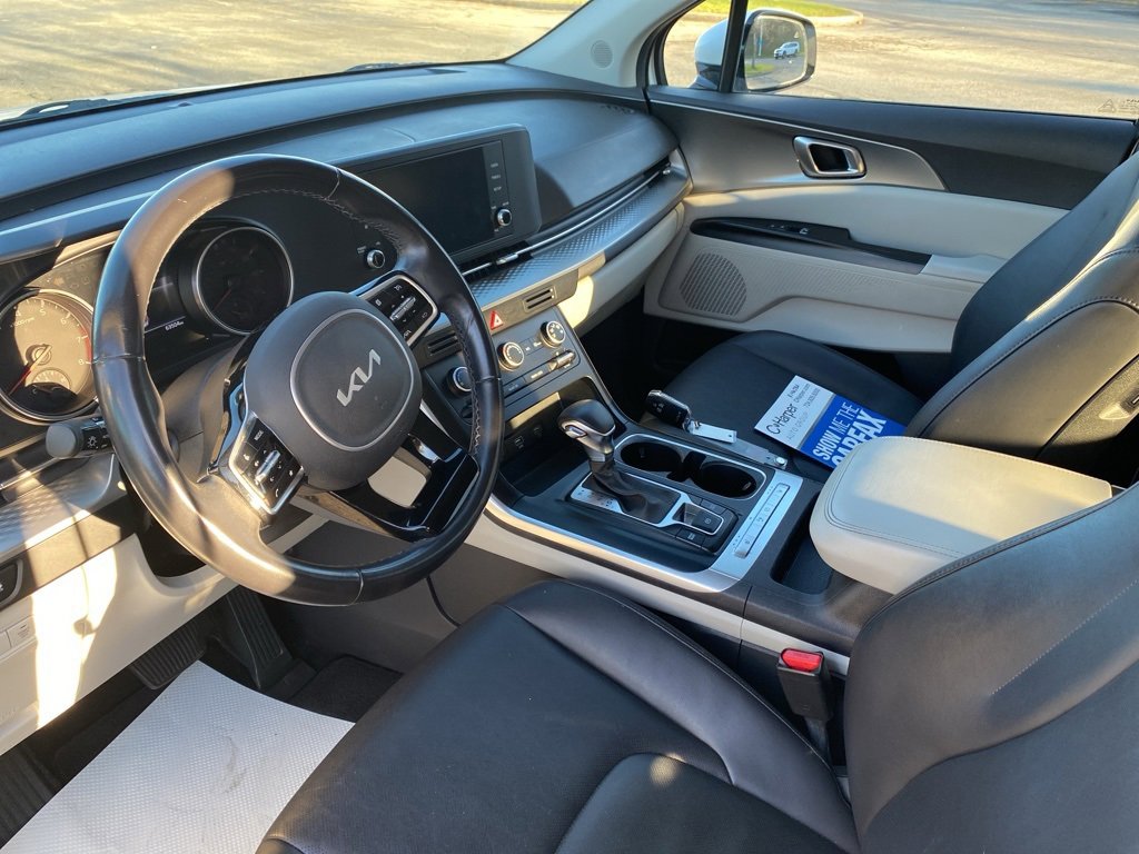 Certified 2022 Kia Carnival LX image 23