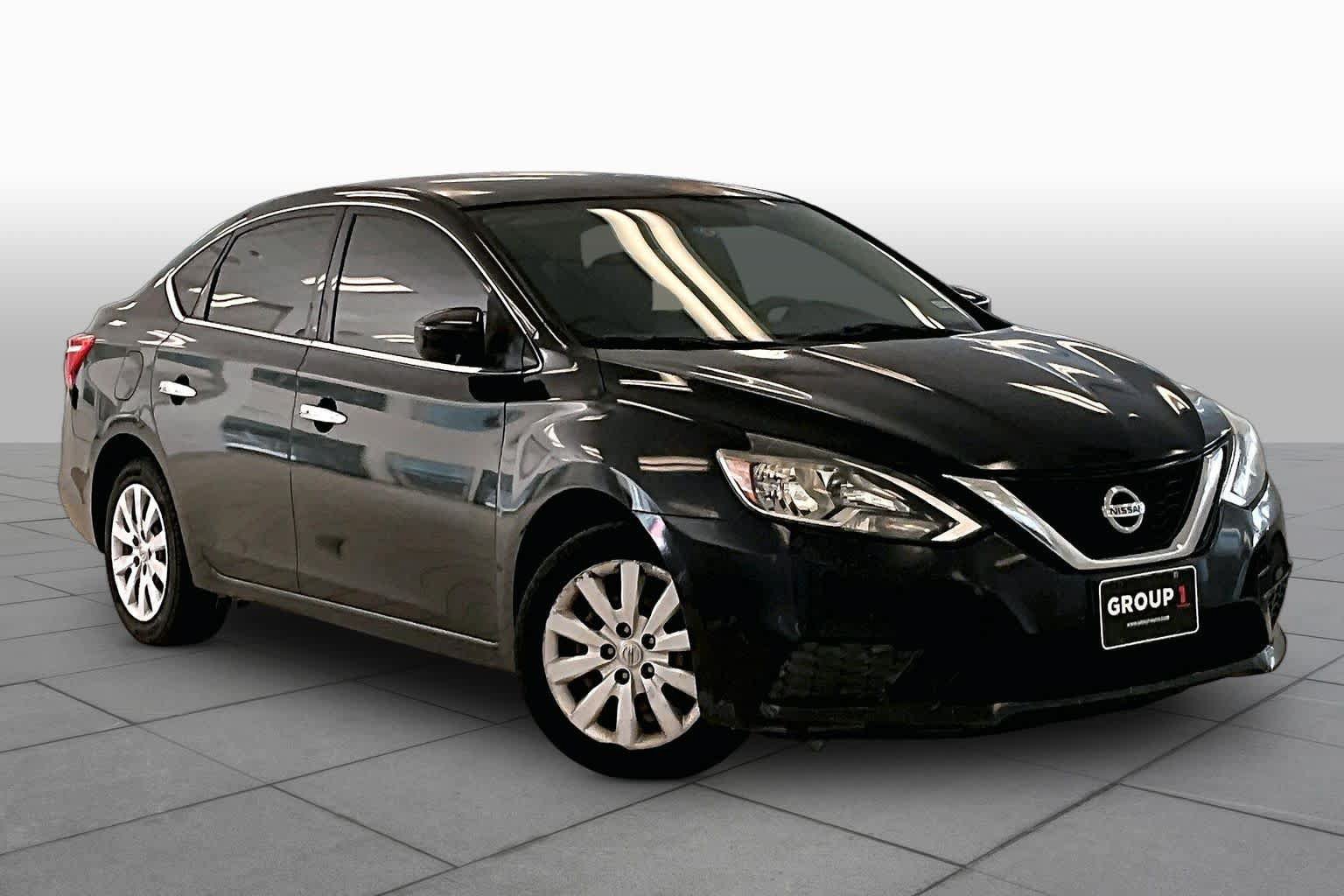 Used 2017 Nissan Sentra SV FWD image 2